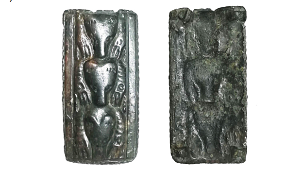 На Алтае найдена 1300-летняя бронзовая табличка медвежьего культа