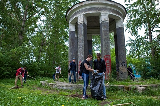 Первоуральские волонтеры отремонтируют архитектурный символ города