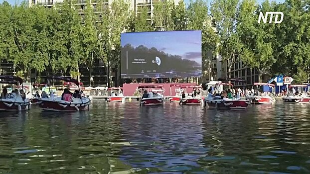 В Париже открылся кинотеатр на воде