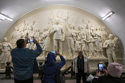 «Тотальное недоверие и каменная непрозрачность». Москвичка о том, что происходит у барельефа со Сталиным