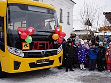 Великосельской средней школе передан современный школьный автобус