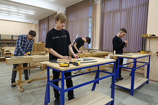 Минтруд предложил обсудить новую версию ограничений на труд несовершеннолетних