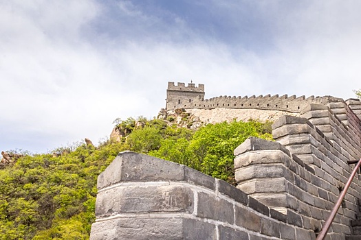 Ценные артефакты времен династии Мин раскопали у Великой Китайской стены