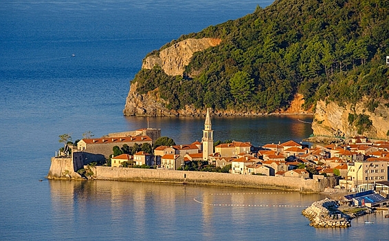 Черногория введет визы для гражан РФ в связи с подготовкой к членству в ЕС