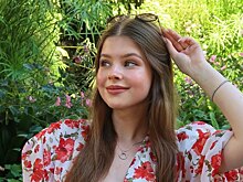 Дочь Олега Табакова впечатлила публику мини-платьем с рюшами