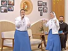 Монашка исполнила битбокс и станцевала со священником
