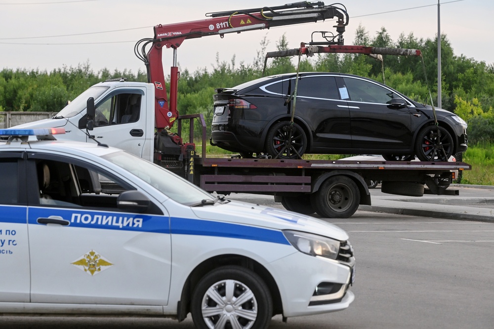 В Челябинске объявили войну любителям парковаться на газонах