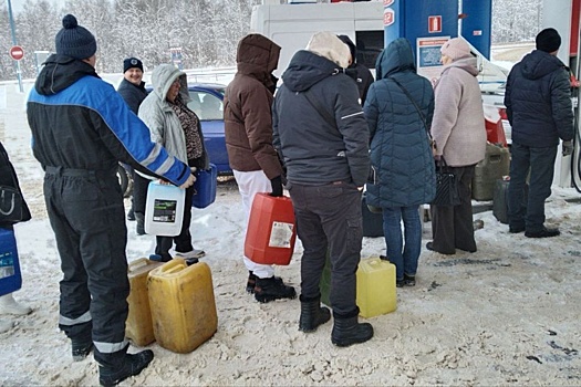 В российском регионе начали раздавать бензин из-за отключений света