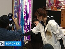 Московская художница Алла Решетникова устроила для воронежцев необычный перфоманс