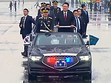 Военный парад в Южной Корее: Maybach, Cadillac и уникальные кабриолеты