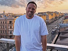 Алексей Столяров отреагировал на слухи о романе с менеджером Вали Карнавал, не сказав ни слова