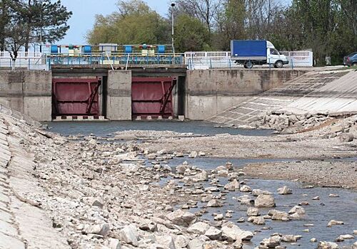 Обезвоживание Крыма. Украина продолжит водную блокаду и введет санкции для строителей Крымского моста