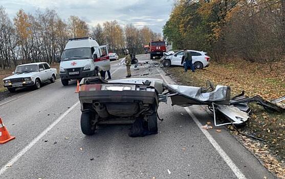 В Золотухинском районе столкнулись две машины, одну из них разорвало на части