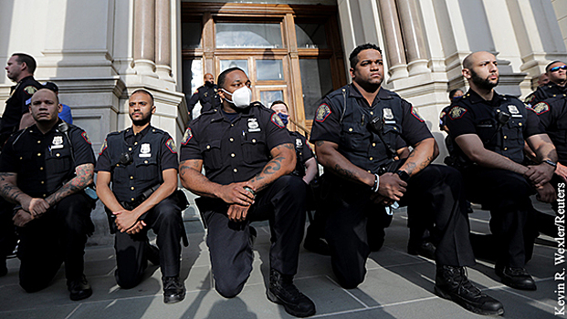 Демонстративное омовение ног чёрным ещё аукнется Америке