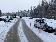 На югорской трассе в столкновении легковушек погибла женщина