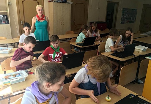 Воспитанники «Московской смены» в школе № 504 активно проводят лето
