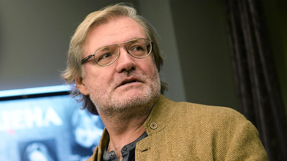 8 ноября не стало российского актера театра и кино Владимира Симонова.  Артист дебютировал в кино в 1981 году и снялся более чем в 150 фильмах и сериалах, включая «Одиноким предоставляется общежитие», «Граница. Таежный роман», «Дети Арбата» и «Каменскую».