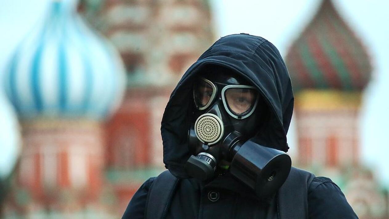 Люди в респираторах в Москве