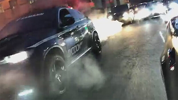 Свадебный кортеж из люксовых джипов устроил гонки по встречной в Тюмени: видео