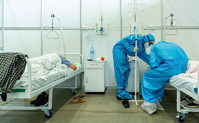 Двоих россиян с омикрон-штаммом коронавируса поместили в московский санаторий