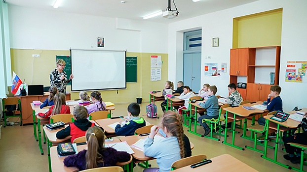 На уроках в школах с 1 сентября запретят пользоваться телефонами и другими гаджетами