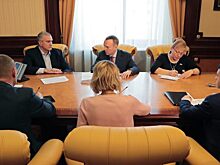 Аксенов попросил Поклонскую приглашать иностранных политиков на ЯМЭФ