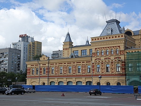 Заканчиваются покраска и замена оконных витражей на Нижегородской ярмарке (ФОТО)