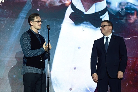 Сергей Безруков презентовал в челябинском Троицке исторический детектив «Плевако»