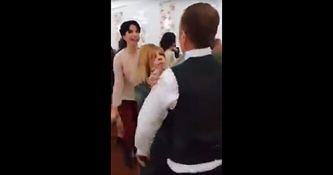 Ревнивая грузинка не дает мужу танцевать на свадьбе с другими – угарное видео