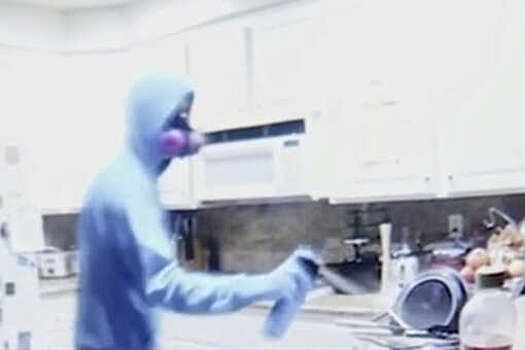 В США психически больной мужчина распылил яд в еду соседей и попался