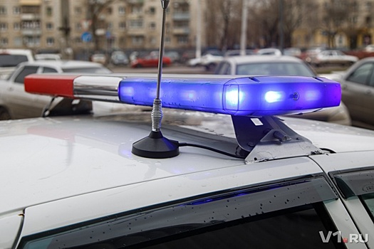 В Волгограде автомобилисту, не пропустившему машину, прострелили стекло