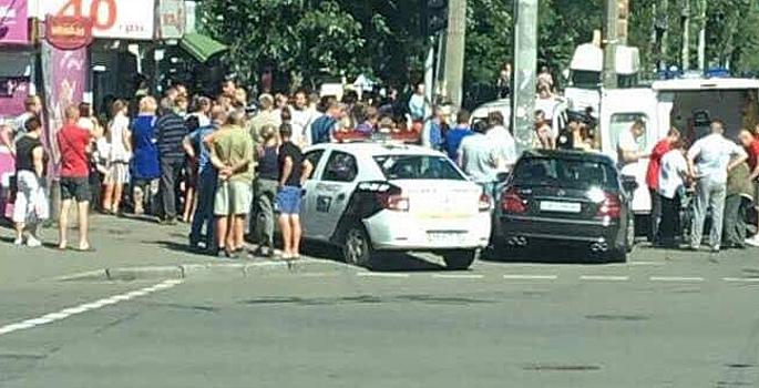 В Киеве автомобиль протаранил толпу