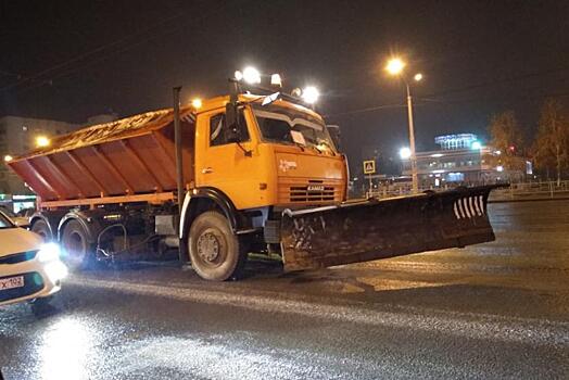 Гололед не отступает: коммунальщики Уфы борются с капризами стихии