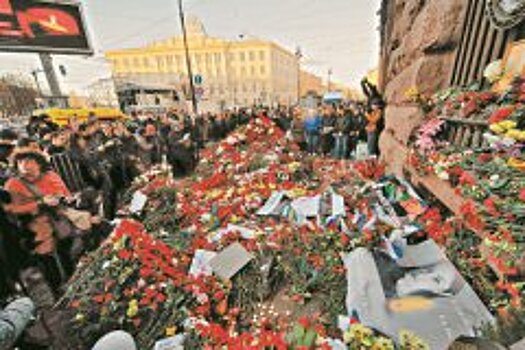 В Петербурге пострадавшего при взрыве юношу ввели в кому