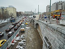 Движение запустили на отремонтированной части Большого Каменного моста в Москве