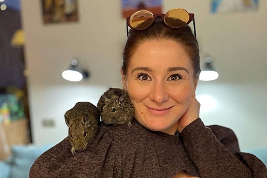 «Без мужчины мне жить проще». Звезда «Ворониных» Юлия Куварзина рассказала о фиктивном браке и разводе с отцом троих детей