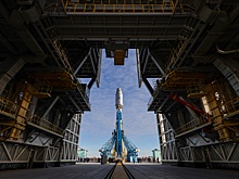 Самолет с новыми спутниками впервые приземлился в аэропорту космодрома Восточный
