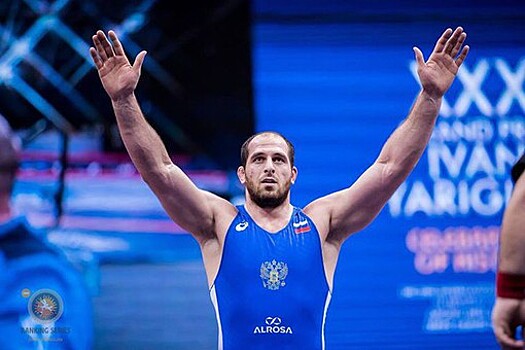 Хизриев прокомментировал победу над борцом из Грузии