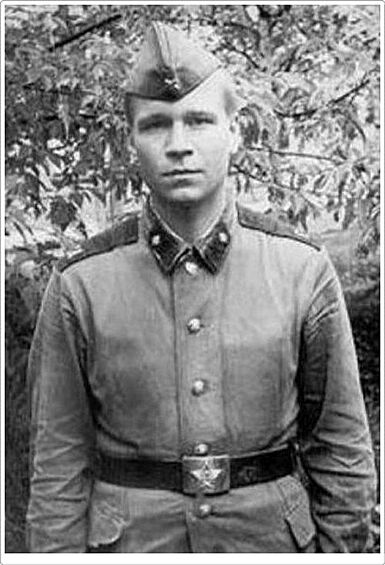 Валерий Кипелов – служил на Урале под Свердловском в РВСН в звании сержанта в роте связи.