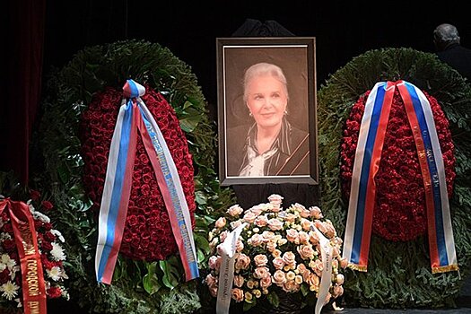Близкие сомневаются в официальной причине смерти Элины Быстрицкой