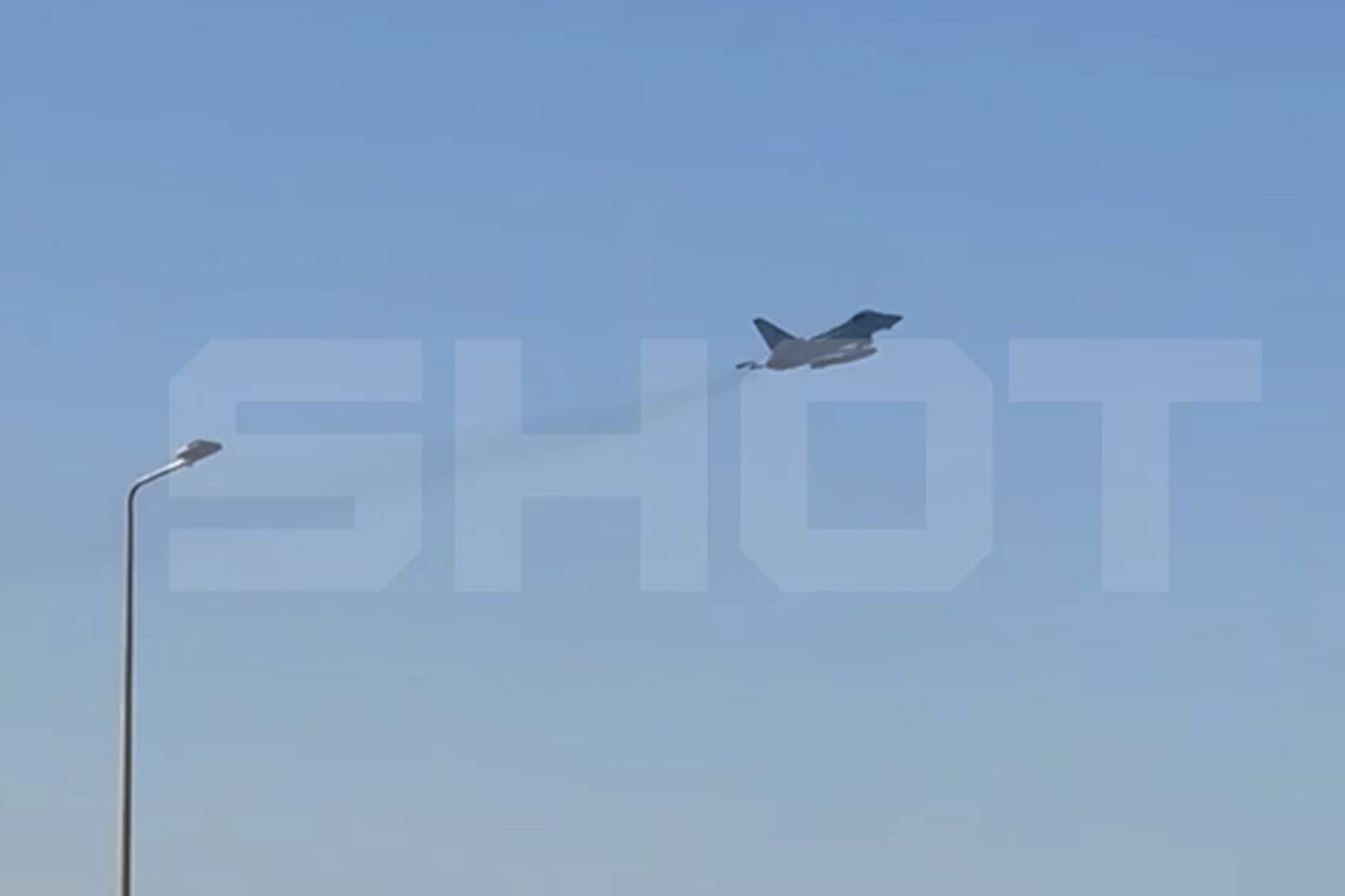 КАДР: Российские туристы в Шарм-эль-Шейхе паникуют из-за истребителей в небе