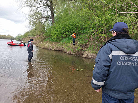 Спасатели вытащили женщину из Москвы-реки в районе Болотной набережной