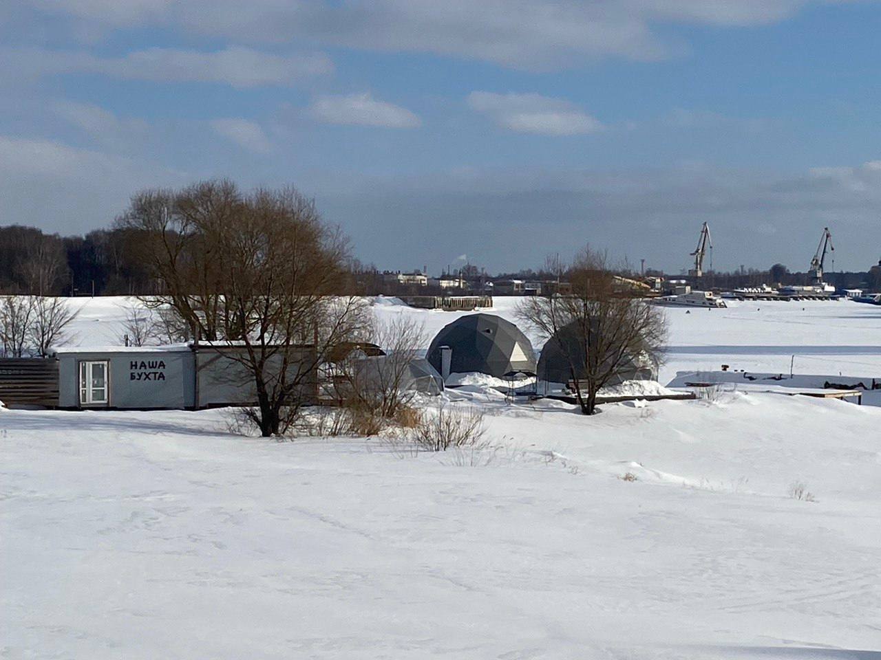 Скандальный глэмпинг на берегу реки в Костроме снесут в этом году