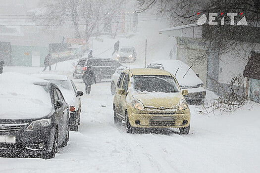 Кошмар на 8 баллов: владивостокцы не могут доехать на работу из-за метели