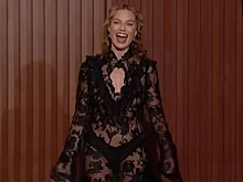 Марго Робби пришла на шоу в прозрачном платье