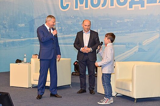 Интересы Баварии, спорт и маленькие зарплаты: Битаров встретился с молодежью