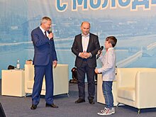 Интересы Баварии, спорт и маленькие зарплаты: Битаров встретился с молодежью