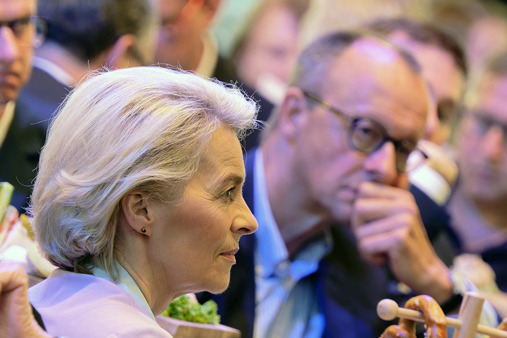 ЕС хочет участия Зеленского в саммите на Аляске для затухания мирных инициатив