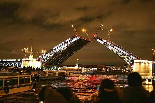 От корюшки до «Лахта Центра»: На «Поющих мостах» покажут Петербург в миниатюре