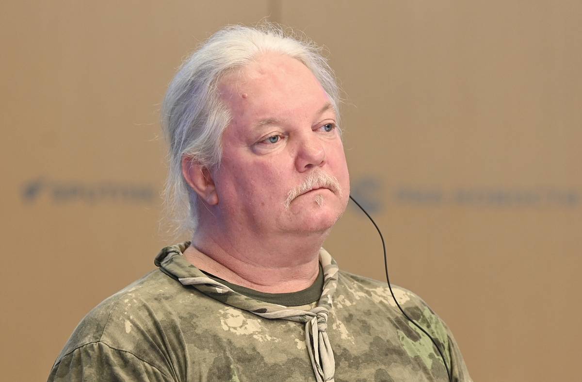 Российским военным вынесли приговор за расправу над военкором Sputnik Расселом Бентли